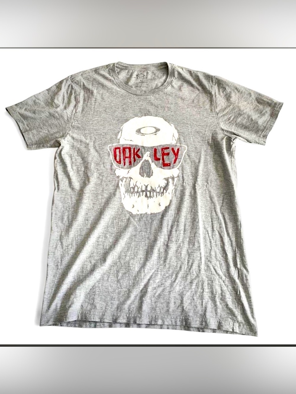 RARE Y2K Oakley Gray Short Sleeve Skull Tee with Red Accent